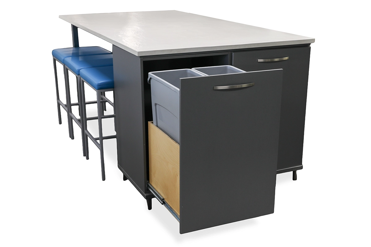 Pull-out drawers in kitchen island